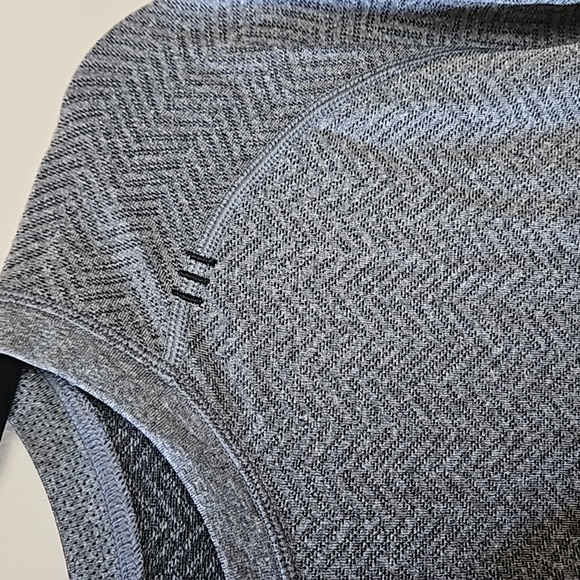 Lululemon t-shirt - Picture 4 of 5